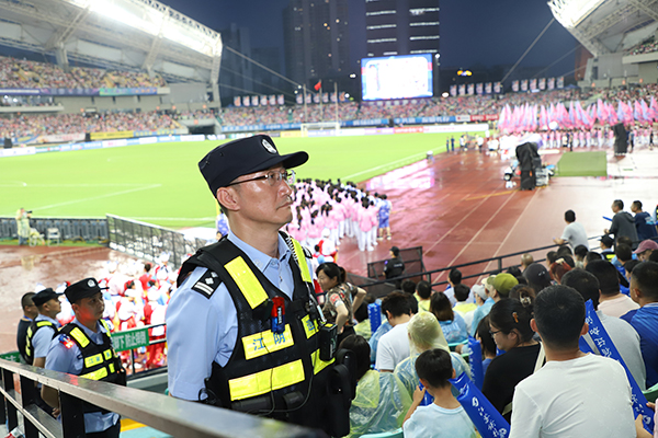 《观席值守》周志儇 摄.jpg