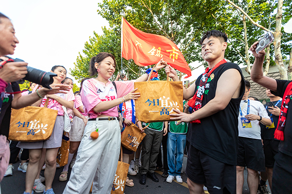 《今日宜高兴》吉伟 摄.jpg