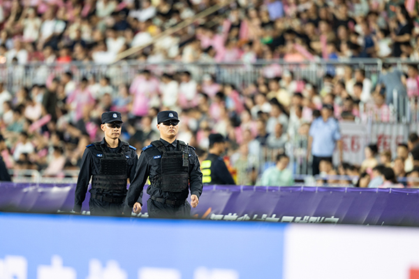 《坚守》黄一清 摄.jpg