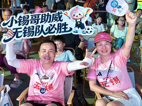 《锡城热忱》(无锡万象城)胡梅 摄.jpg