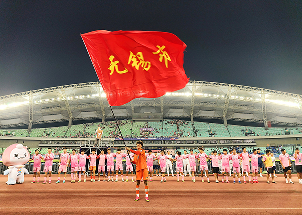 《旗耀锡城》吴朱娟 摄.jpg